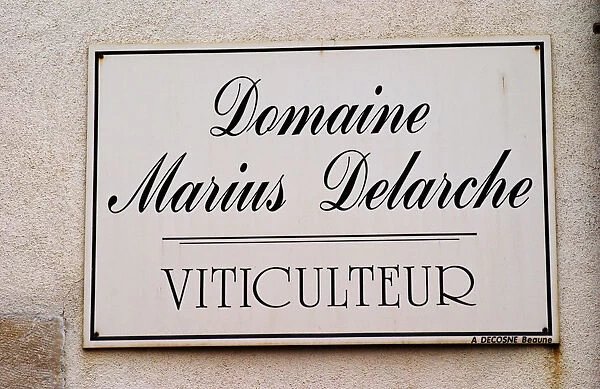 Sign at Domaine Marius Delarche, Viticulteur, in Pernand-Vergelesses, Bourgogne
