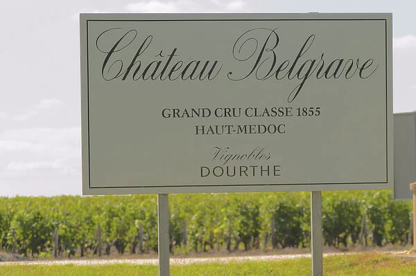 A sign saying Grand Cru Classee 1855 Haut Medoc Vignobles Dourthe - Chateau Belgrave