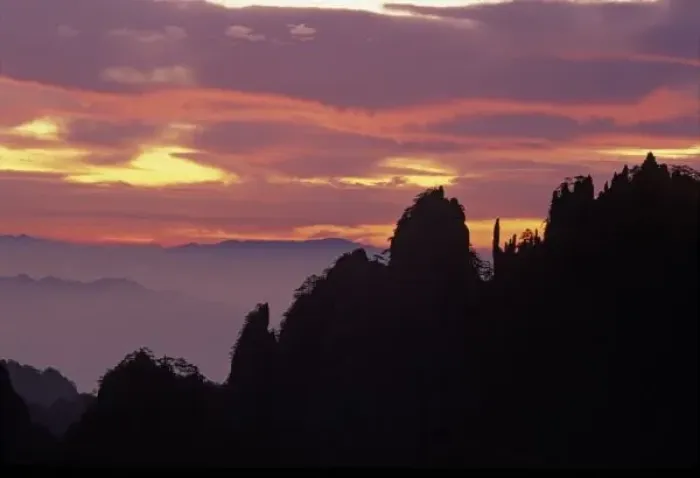 Framed Print : Silhouette of Mt. Huangshan (Yellow Mountain) at sunset, Anhui Province, China Framed Print : Silhouette of Mt. Huangshan (Yellow Mountain) at sunset, Anhui Province, China