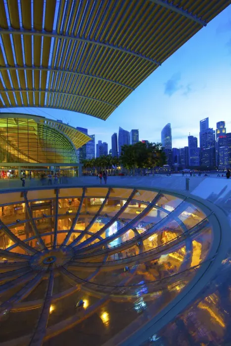Framed Print : Singapore. Street-level overview of city at twilight