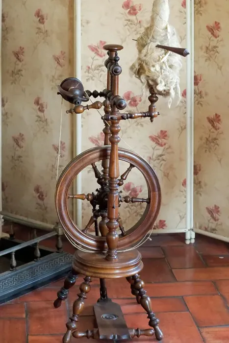 Framed Print : Sintra, Portugal. National Palace interior. Spinning wheel by the fireplace (Editorial Use Only)