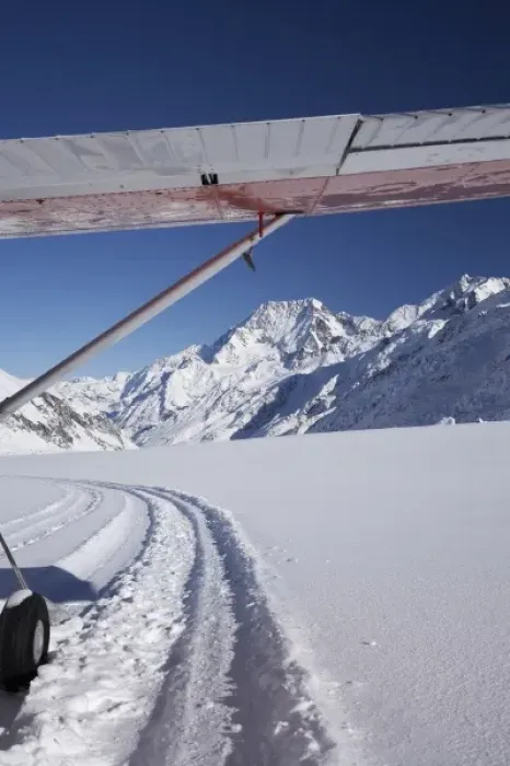 Framed Print : Ski Plane on Tasman Glacier and Aoraki / Mt Cook, Aoraki / Mt Cook National Park Framed Print : Ski Plane on Tasman Glacier and Aoraki / Mt Cook, Aoraki / Mt Cook National Park