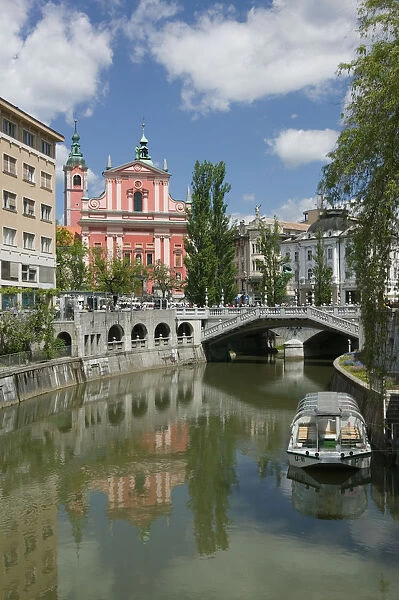 SLOVENIA-Ljubljana: Ljubljana River View towards Presernov Trg Square