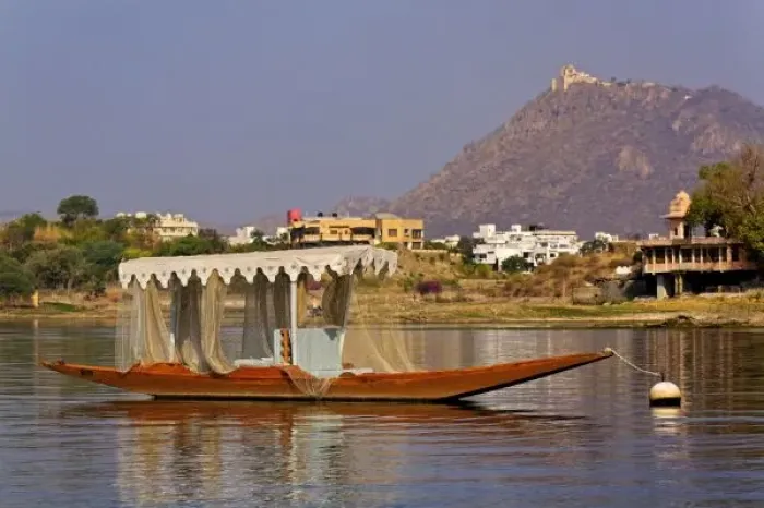 Framed Print : Small boat, Lake Pichola, Udaipur, India Framed Print : Small boat, Lake Pichola, Udaipur, India