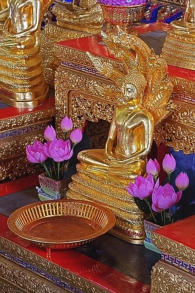 Small Buddha on alter, Wat Pho, Bangkok, Thailand