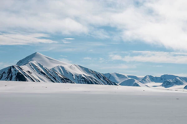Snow streaked mountains on the island of Spitsbergen. Near Mushamna, Spitsbergen Island, Svalbard, Norway
