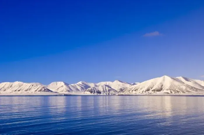 Framed Print : Snowcapped peaks Woodfjord Svalbard Archipelago, Norway