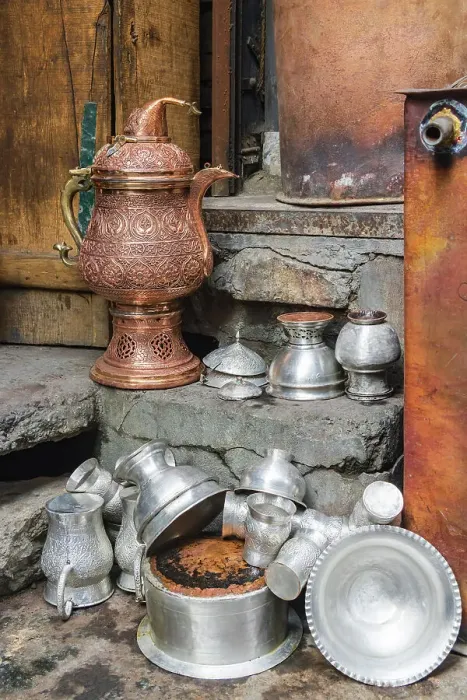 Framed Print : Sokalipura, Srinagar, Jammu and Kashmir, India. Copper and tin tea urns at a market in Srinagar Framed Print : Sokalipura, Srinagar, Jammu and Kashmir, India. Copper and tin tea urns at a market in Srinagar