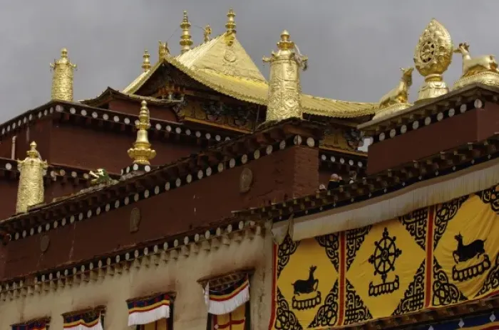 Framed Print : Songzhanling Monastery. Zhongdian. Deqin Tibetan Autonomous Prefecture. Yunnan Province Framed Print : Songzhanling Monastery. Zhongdian. Deqin Tibetan Autonomous Prefecture. Yunnan Province