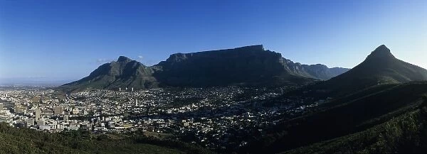 South Africa, Cape Town, Downtown skyline and Table Mountain, view from Signal Hill