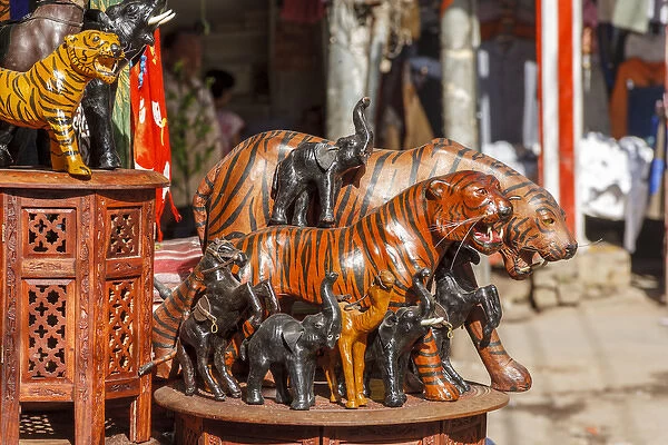 Souvenir tiger sculptures, New Delhi, India