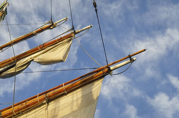 Spars and sails of Hawaiian Chieftain, a Square Topsail Ketch
