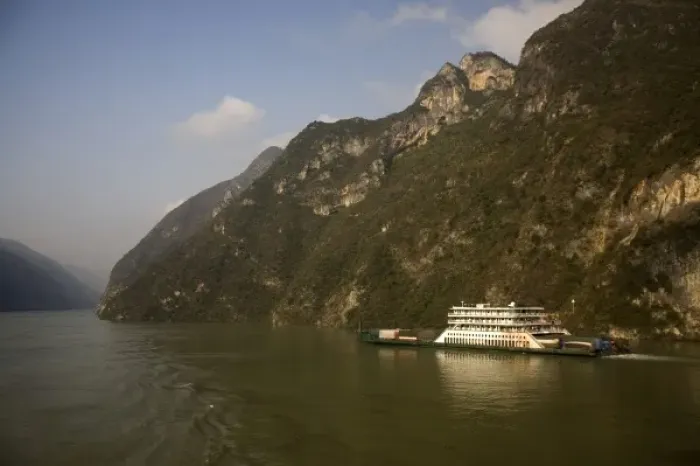 Framed Print : Speedy hydrofoil hugs perpendicular Yangzi shoreline cliffs