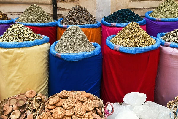 Spices for sale, Souk in the Medina, Marrakech (Marrakesh), Morocco, North Africa, Africa