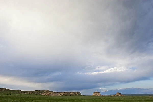 Spring storm over Pawnee Buttes, Pawnee National Grasslands, Colorado, USA