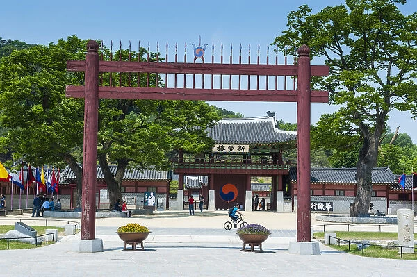 Square at the entrance to the Unesco world heritage sight the fortress of Suwon