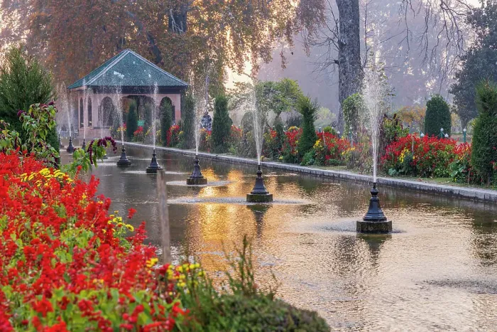 Framed Print : Srinagar, Jammu and Kashmir, India. Decorative fountain in Mughal Garden Framed Print : Srinagar, Jammu and Kashmir, India. Decorative fountain in Mughal Garden