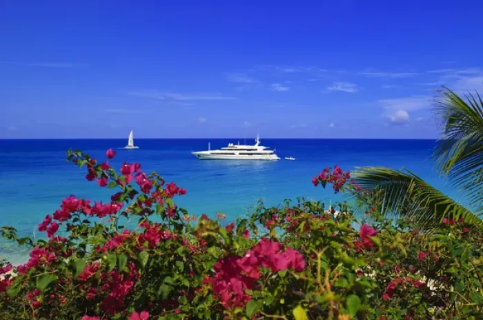 Framed Print : St. Martin / Maarten. Yacht off Long Beach (Baie Longue) St. Martin / Maarten Framed Print : St. Martin / Maarten. Yacht off Long Beach (Baie Longue) St. Martin / Maarten