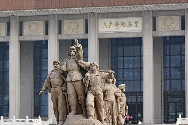 Statue in front of Mao Zedongs Mausoleum, Tiananmen Square, Beijing, China