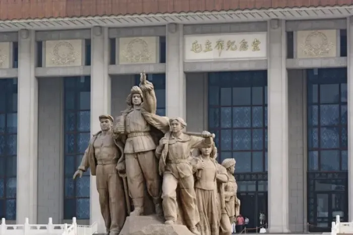 Framed Print : Statue in front of Mao Zedongs Mausoleum, Tiananmen Square, Beijing, China Framed Print : Statue in front of Mao Zedongs Mausoleum, Tiananmen Square, Beijing, China