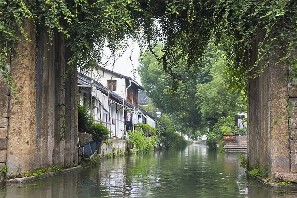 Stone bridge and traditional houses on the Grand Canal, Shaoxing, Zhejiang Province