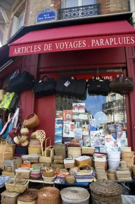 Framed Print : Storefront in Paris, France Framed Print : Storefront in Paris, France