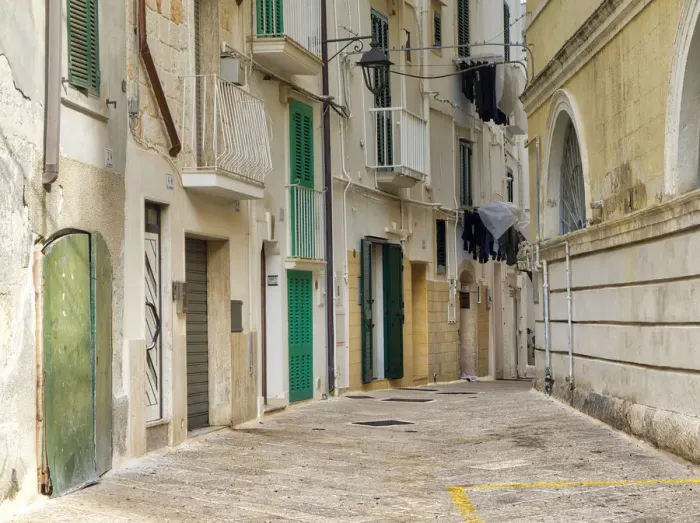 Framed Print : Street and alleyways in the walled city of Monopoli