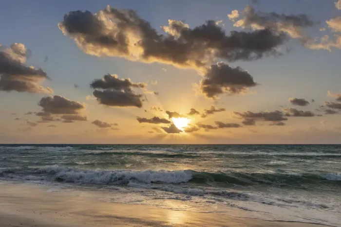 Framed Print : Sunrise over the Caribbean from the beaches in Playa del Carmen, Mexico Framed Print : Sunrise over the Caribbean from the beaches in Playa del Carmen, Mexico