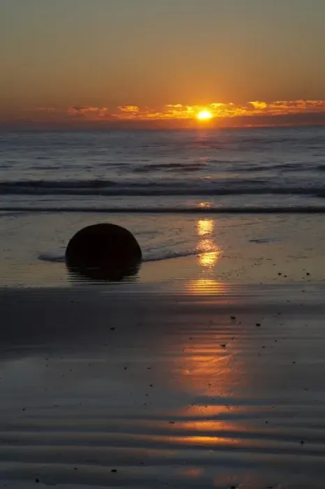 Framed Print : Sunrise, Moeraki Boulders, North Otago, South Island, New Zealand