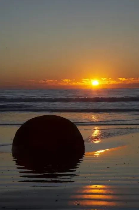 Framed Print : Sunrise, Moeraki Boulders, North Otago, South Island, New Zealand