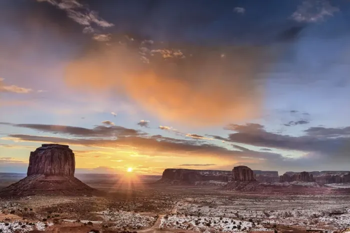Framed Print : Sunrise, Monument Valley Framed Print : Sunrise, Monument Valley