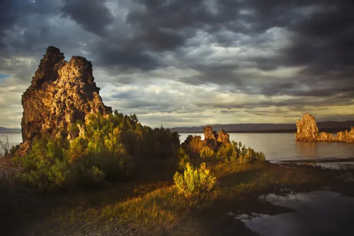 Framed Print : Sunrise on tufa formations, Mono Lake, Tufa State Natural Reserve, California Framed Print : Sunrise on tufa formations, Mono Lake, Tufa State Natural Reserve, California