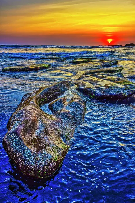Framed Print : Sunset in Bali, Indonesia, a tropical paradise Framed Print : Sunset in Bali, Indonesia, a tropical paradise