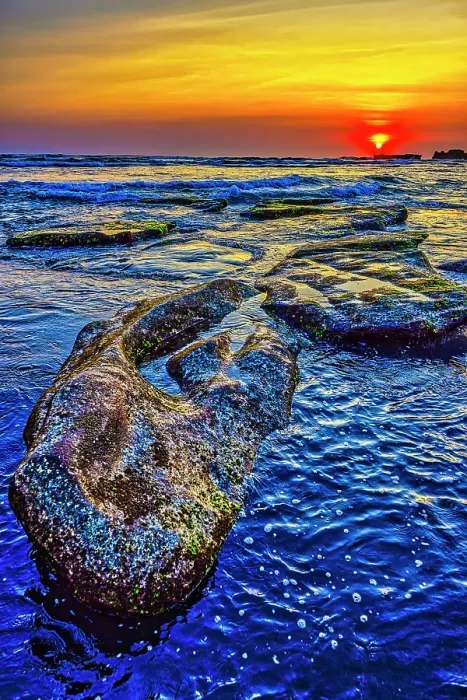 Framed Print : Sunset in Bali, Indonesia, a tropical paradise Framed Print : Sunset in Bali, Indonesia, a tropical paradise