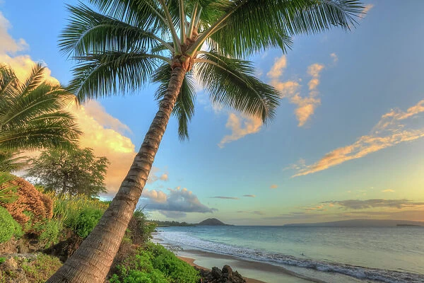Sunset at beach near Wailea, Maui, Hawaii, USA