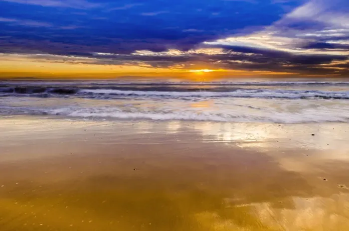 Framed Print : Sunset over the Channel Islands from San Buenaventura State Beach, Ventura, California, USA Framed Print : Sunset over the Channel Islands from San Buenaventura State Beach, Ventura, California, USA