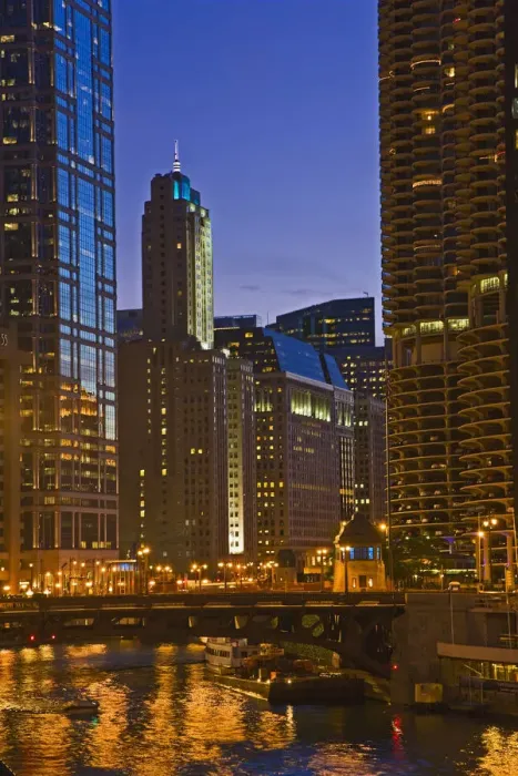 Framed Print : Sunset in Chicago on the Chicago River evening Framed Print : Sunset in Chicago on the Chicago River evening