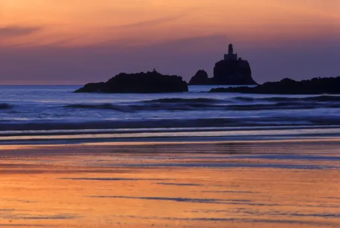 Framed Print : Sunset colors over Tillamook light house north Oregon coast Framed Print : Sunset colors over Tillamook light house north Oregon coast
