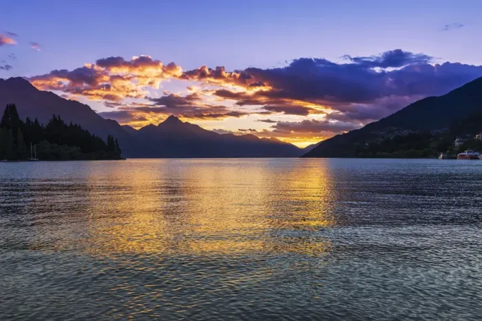 Framed Print : Sunset over Lake Wakatipu from Queenstown, Otago, South Island, New Zealand