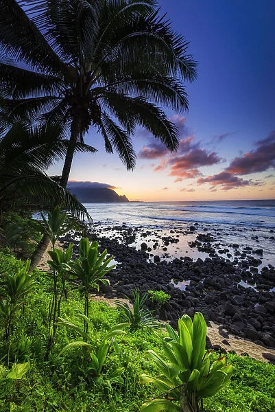 Sunset over the Na Pali Coast from Hideaways Beach, Princeville, Kauai, Hawaii, USA