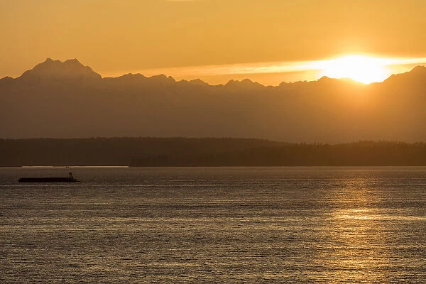 Sunset over Puget sound and the Olympic Mountain Range from Seattle, Washington, USA