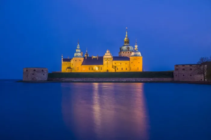 Framed Print : Sweden, Kalmar, Kalmar Slott castle, dusk