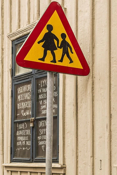 Sweden, Vastragotland and Bohuslan, Gothenburg, Haga neighborhood, children crossing sign