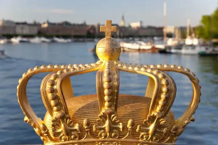 Framed Print : Swedish Royal crown on Skeppsholmen Bridge in central Stockholm, Sweden Framed Print : Swedish Royal crown on Skeppsholmen Bridge in central Stockholm, Sweden