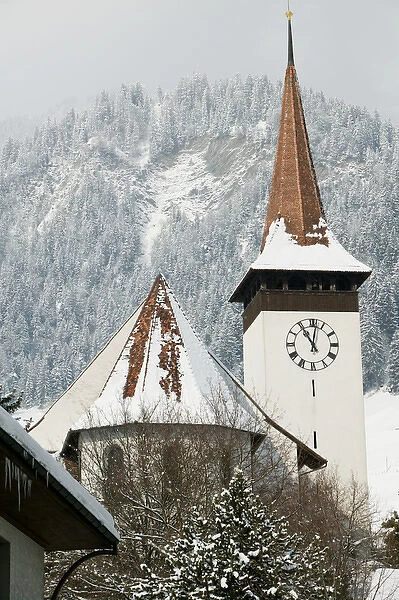SWITZERLAND-Bern-FRUTIGEN: Kandertal Valley- Town Church  /  Winter