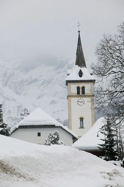 SWITZERLAND-Bern-GRINDELWALD: Town Church  /  Winter