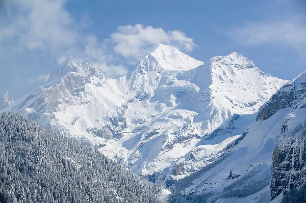 SWITZERLAND-Bern-KANDERSTEG: Kandertal Valley- Mountain View  /  Winter