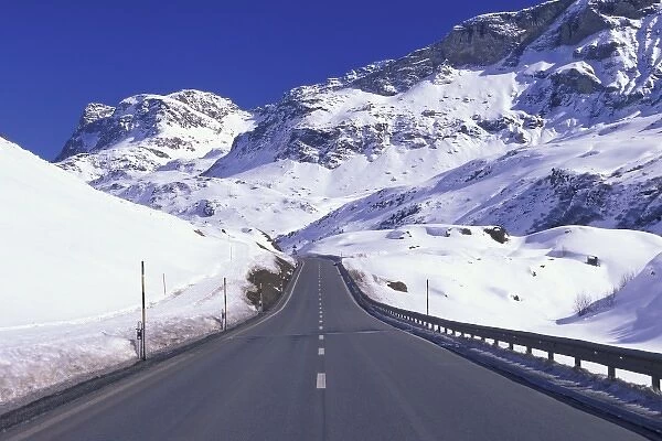 Switzerland, Grahbunden, Julierpass. Route 3 by St. Moritz in winter