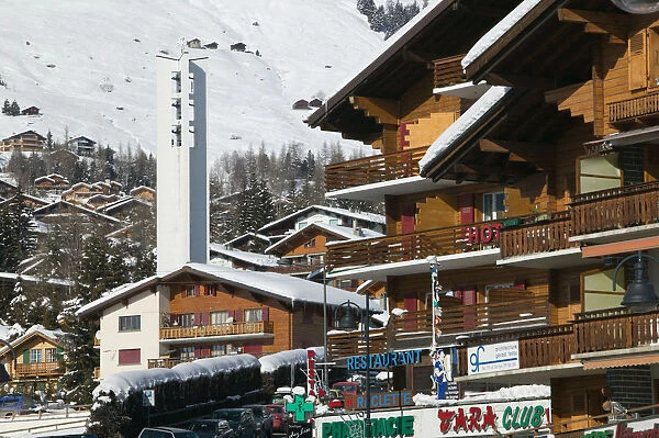 SWITZERLAND-Wallis  /  Valais-VERBIER: Ski Resort  /  Winter Town View with Verbier-Station