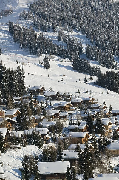 SWITZERLAND-Wallis  /  Valais-VERBIER: Ski Resort  /  Winter Town & Ski Chalet View  /  Daytime